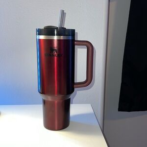 Shiny maroon 40oz Stanley